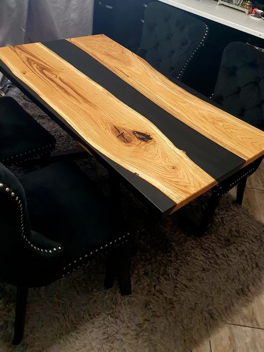 Маса от естествено дърво и епоксидна смола