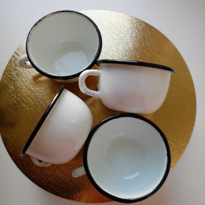 Эмалированные кружечки