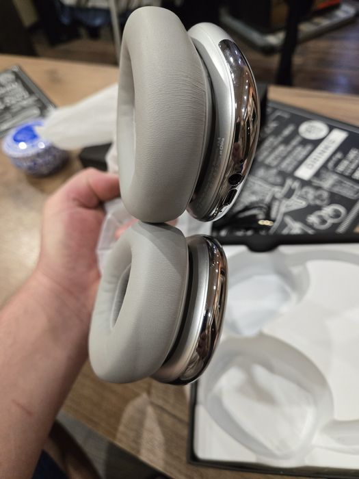 Чисто нови слушалки