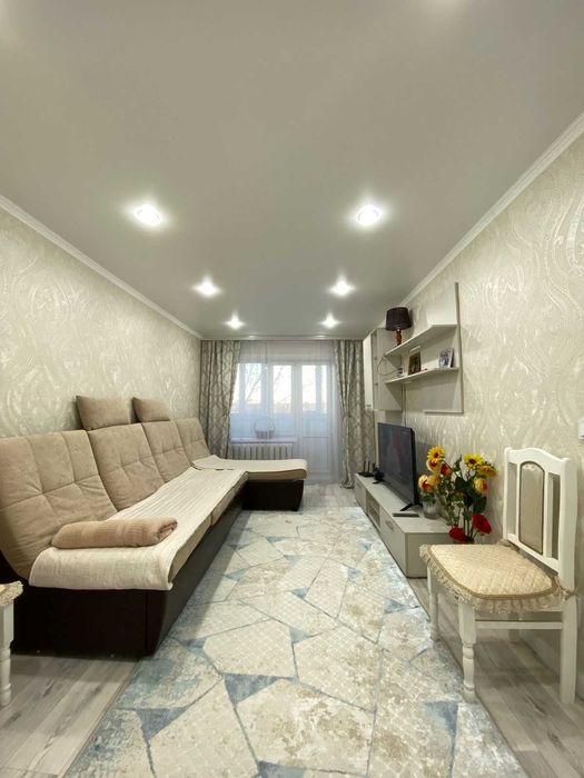 Продам 2-х ком. - 19 мкр! С ремонтом и мебелью