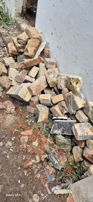 Продава се тухли