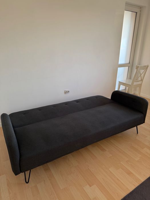 Canapea neagră extensibila