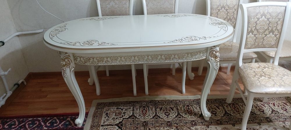 Стол в отличнейшем состоянии