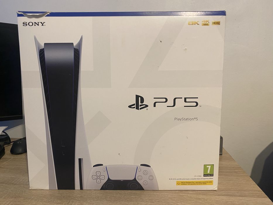 Consola PS5 varianta cu disc plus gamepad la cutie