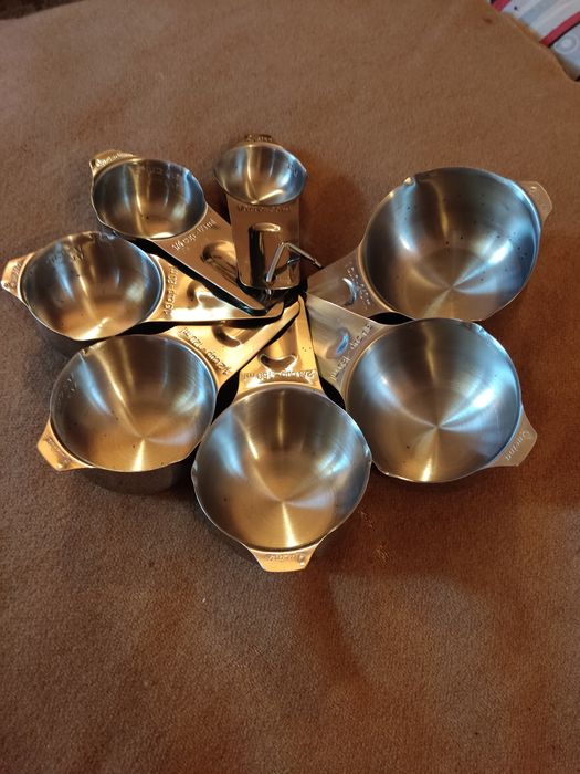 Cupe si lingurite inox de masura

cupe 30/ 60/ 80 / 120/ 160/ 180 / 24