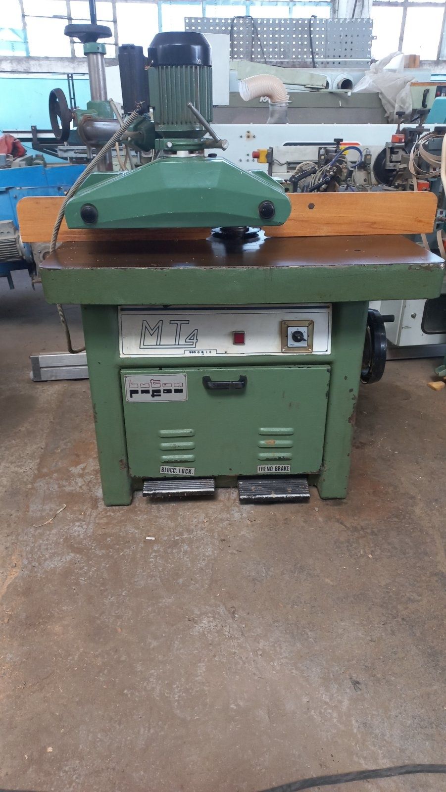 фреза с четириролков подавател мотор 4kw.