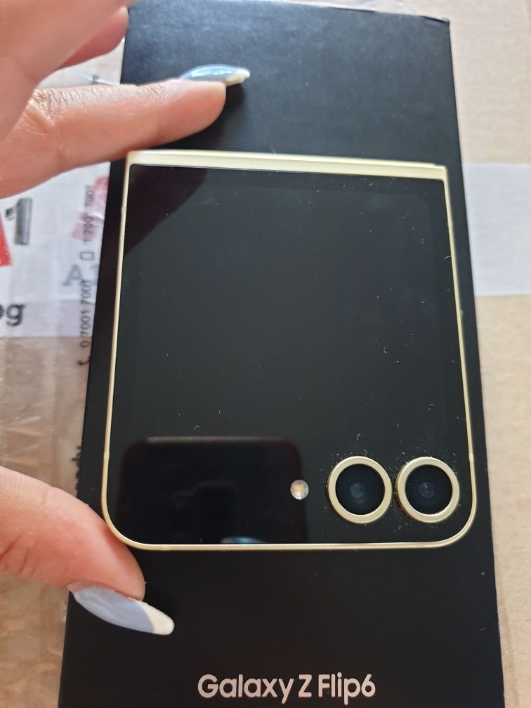 Samsung  Galaxy Z Flip6  +гаранция А1