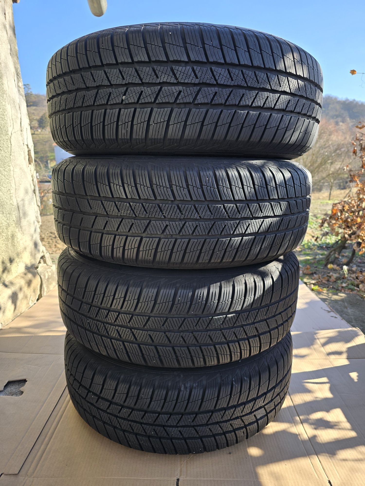 235 65 R 17 jante aliaj cu cauciucuri de iarna 5 x 114,3 ET 45 DOT2023