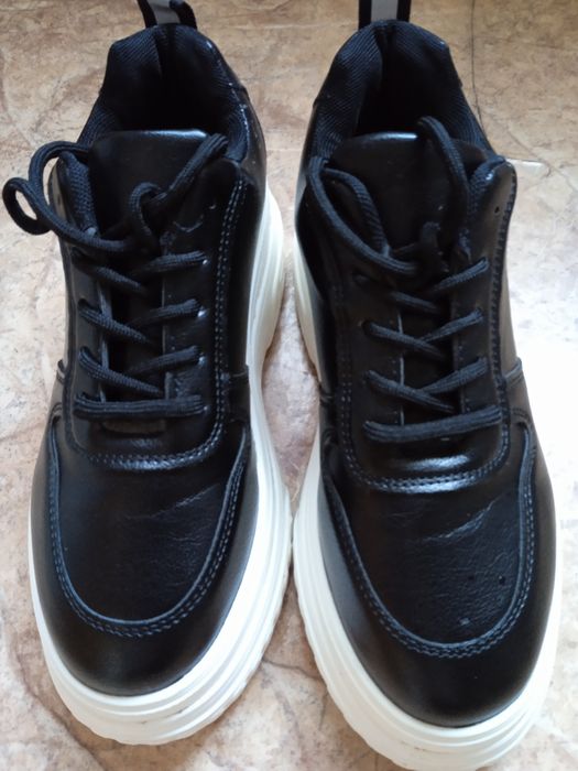 Продам кроссовки