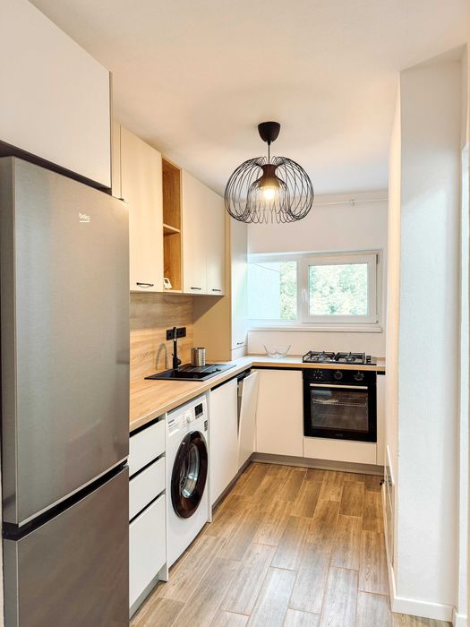 Ofer spre închiriere apartament cu 2 camere la 2 min de UMF și spital