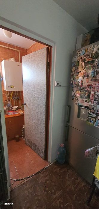 Vând apartament 3 camere  Razboieni