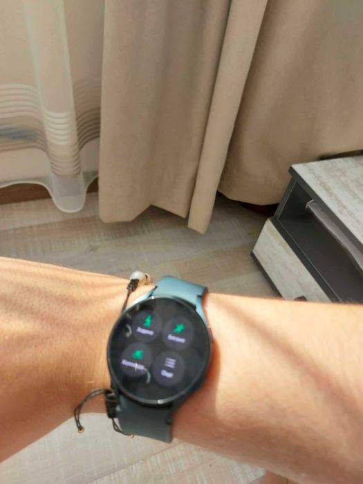 Продавам Galaxy Watch 4