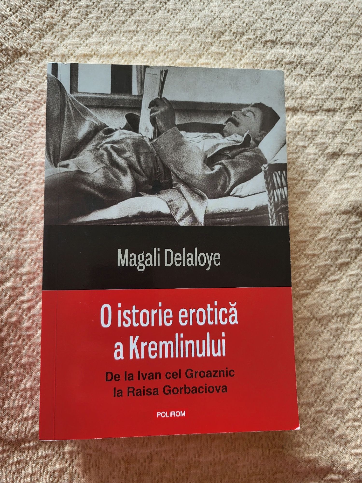 Ofer cartea "O istorie erotică a Kremlinului"