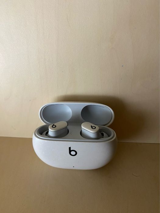 Apple Beats Studio Buds