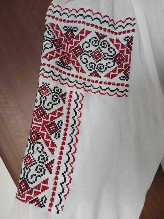 Ie traditionala cu maneca trei sferturi