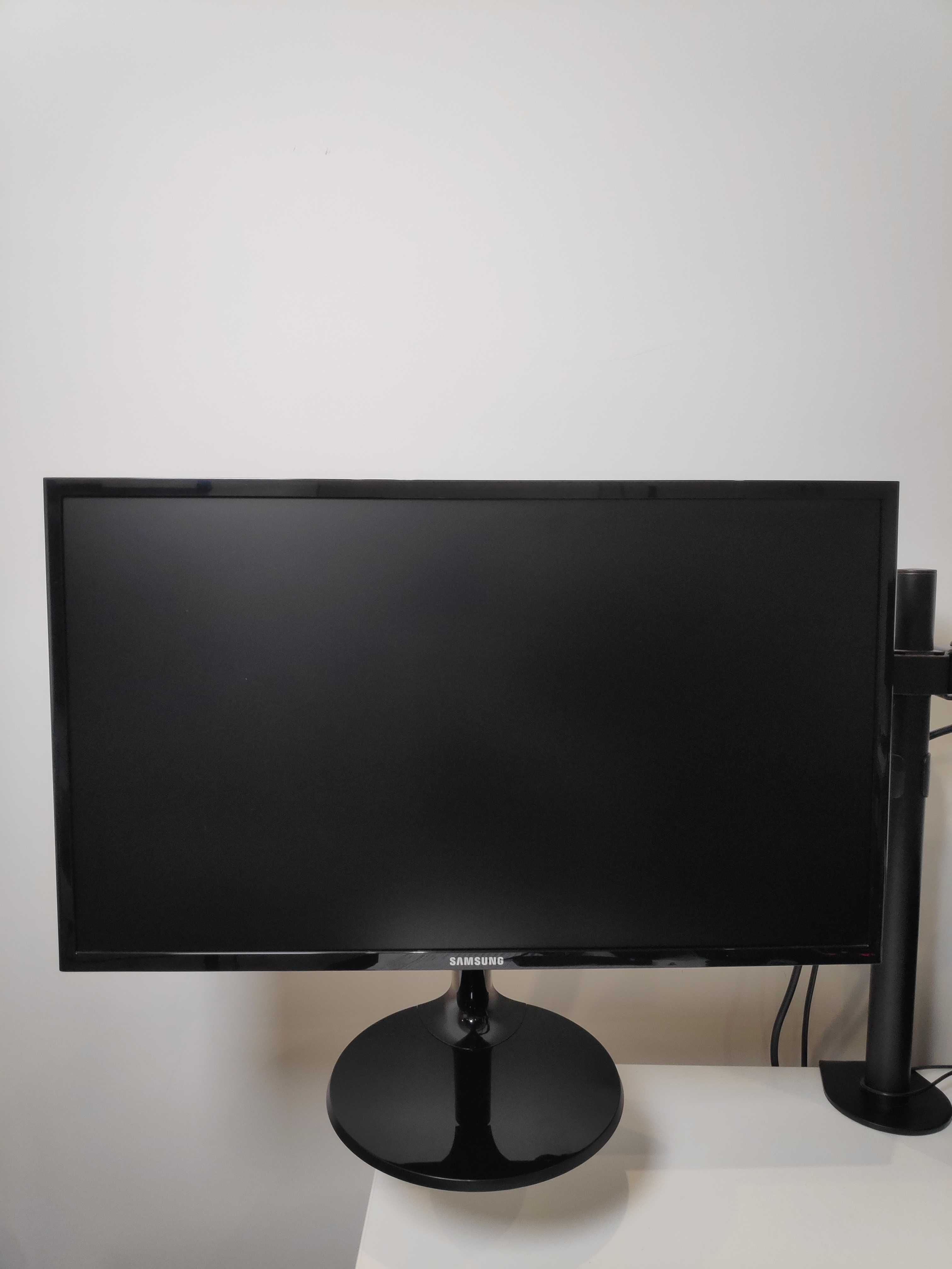 Монитор Samsung S24F350FHU