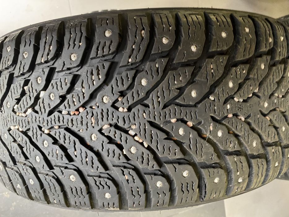 Cauciucuri iarna 235 45 17 cu crampoane, cuie, spike