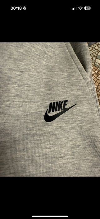 Pantaloni Nike tech gri noi
