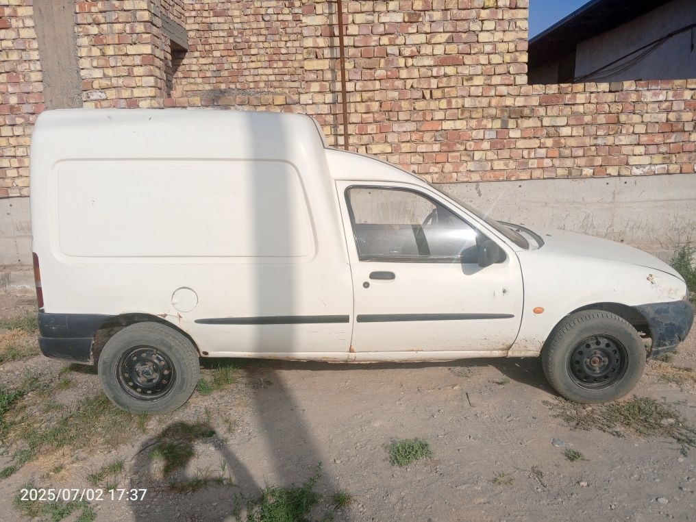 2ta FORD KURYER mashinasi