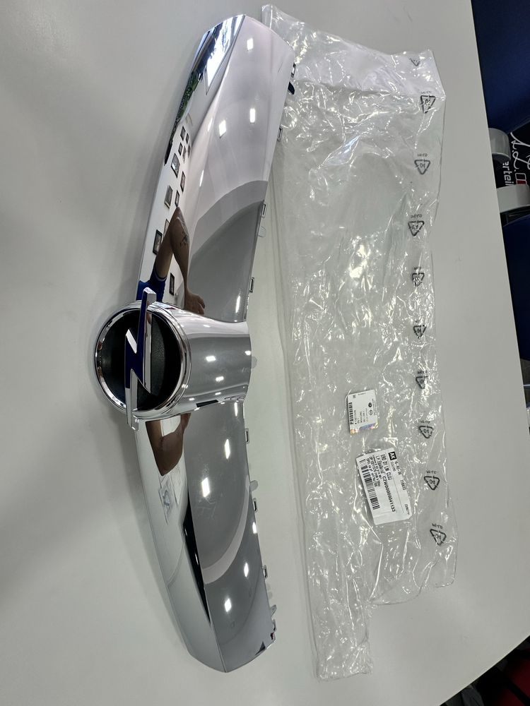 Grila crom Opel Corsa D originala cu sigla