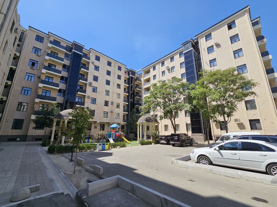 Коробка. 1100$ 1 кв.м Гагарина 2 этаж 4 хона 136кв сквозной