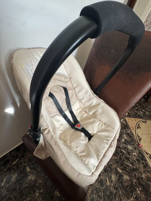 Vând carut 3in1 toate piesele sunt intacte si sunt foarte confortabile