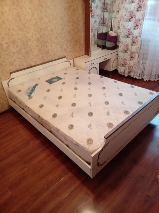 Кровать 140*190 + матрас + трюмо
