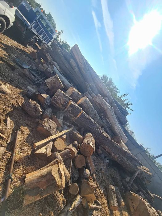 Deseuri si Lemn fag si stejar , spart pentru foc.