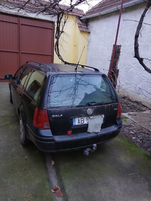 Vând vw golf an de fabricație 2000