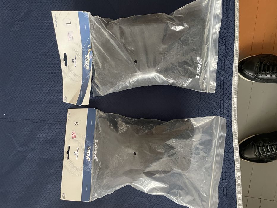 Новые наколенника Asics очень дешево