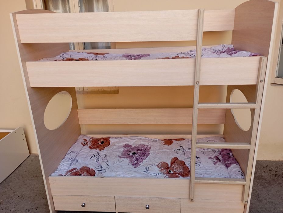 Продается детская кровать двухъярусная