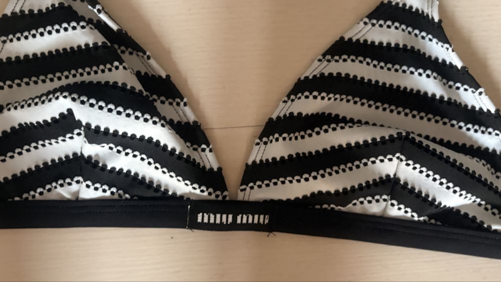 Costum de baie in dungi