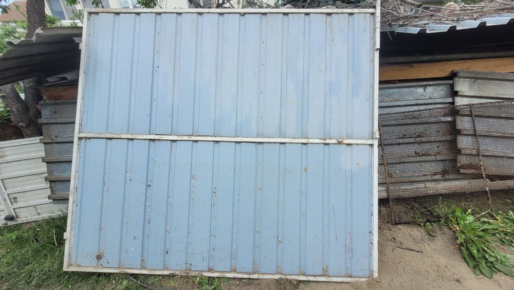 Vand Porti si usi pentru curte