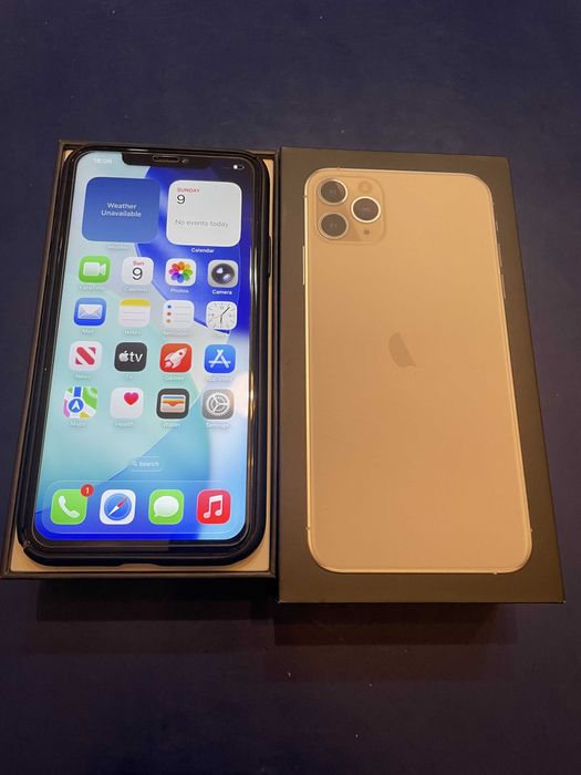 Продавам бял iPhone 11 Pro max 64gb