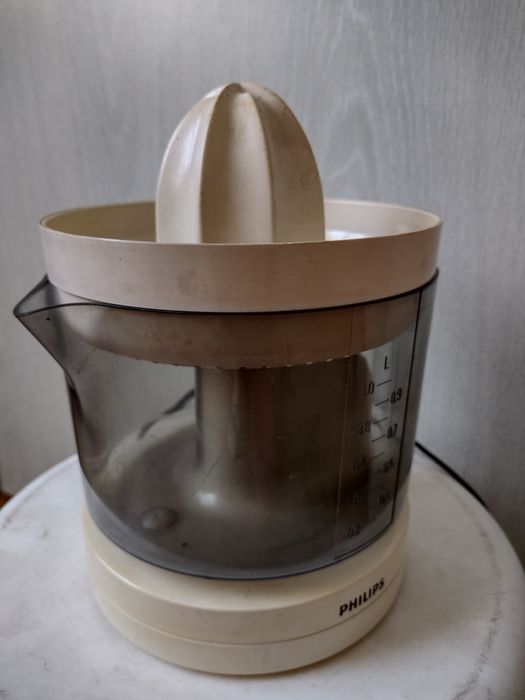 Електрическа сокоизтисквачка за цитруси