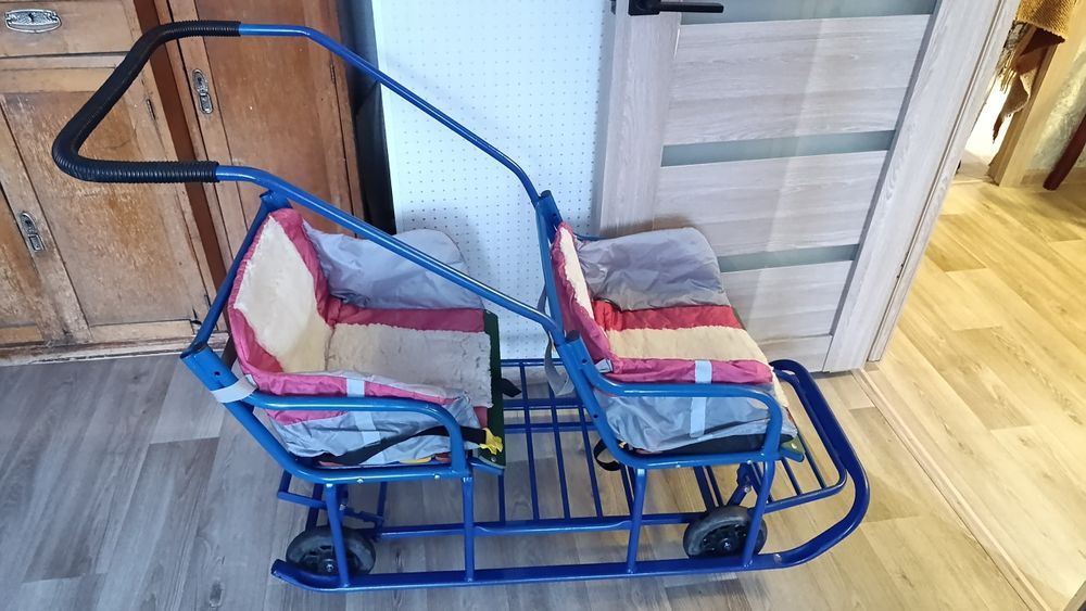 Продам санки для двойни