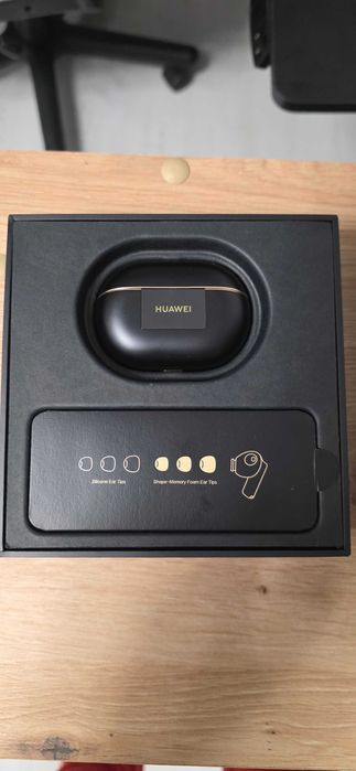 Casti Huawei FreeBuds Pro 4 noi, garantie Emag 2027. Se pot proba.