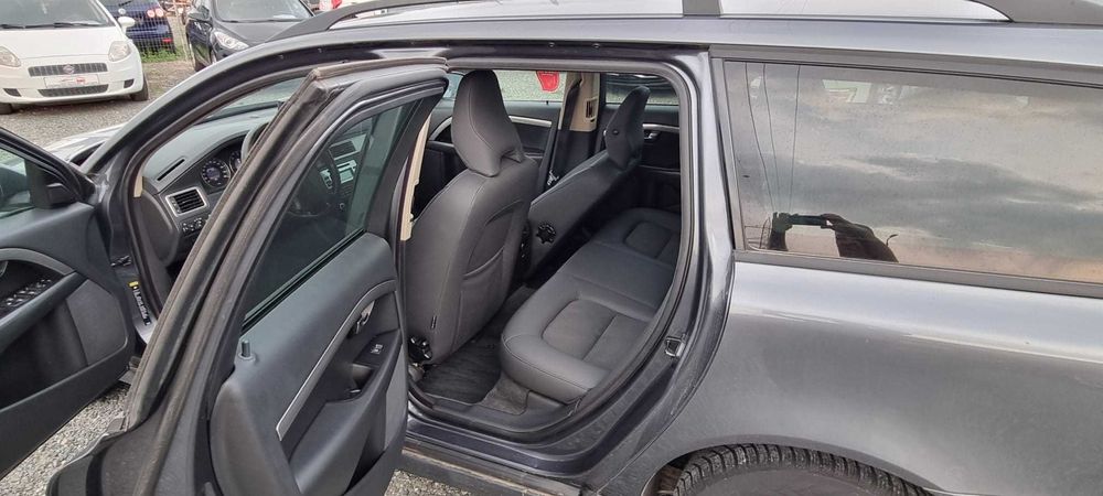 Volvo V70 2.4 Diesel 175 Cp 2011 Rate sau Cash