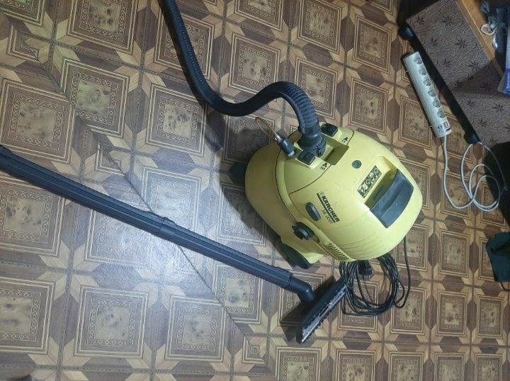 Продам  моющий пылесос для химчистки KARCHER