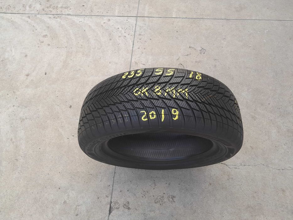 O anvelopa de iarna 235 55 18 bridgestone blizzak LM 001 profil 8 mm