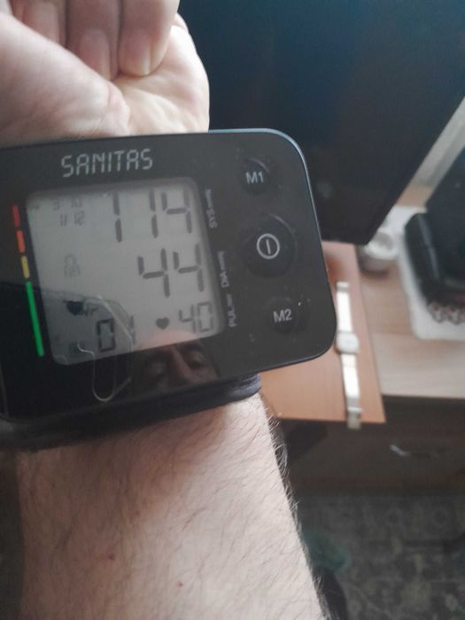 Aparat tensiune Tensiometru Sanitas SBC30 la încheietura mâinii