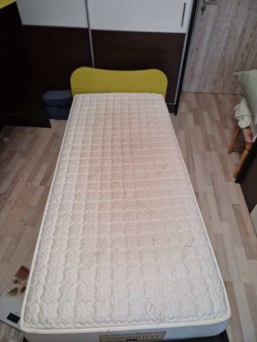 Двуетажно легло с много шкафове