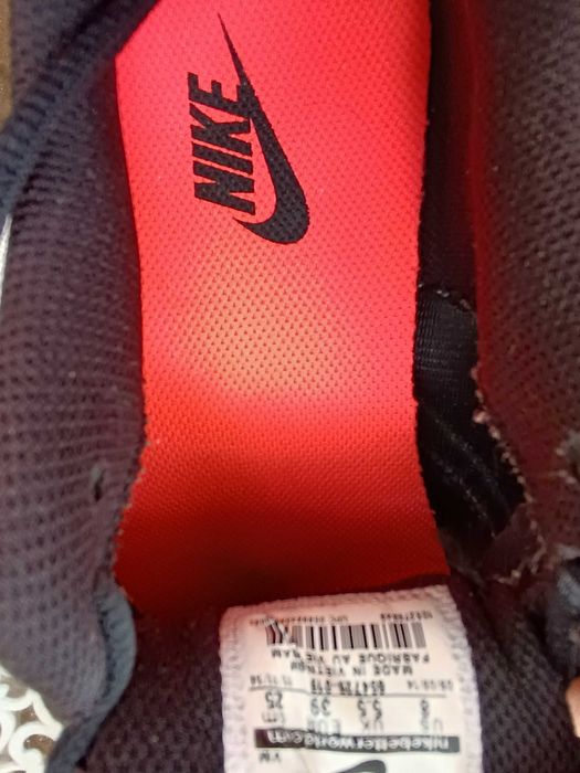 Vând adidas Nike , purtați putin , stare foarte bună.