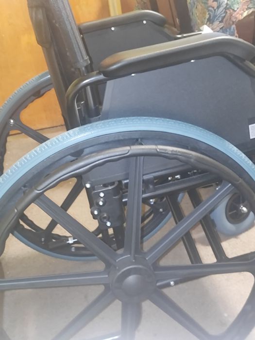 Scaun cu rotile persoane cu dizabilități nou