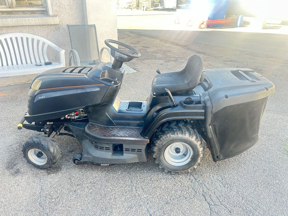 Tractoraș pentru gazon