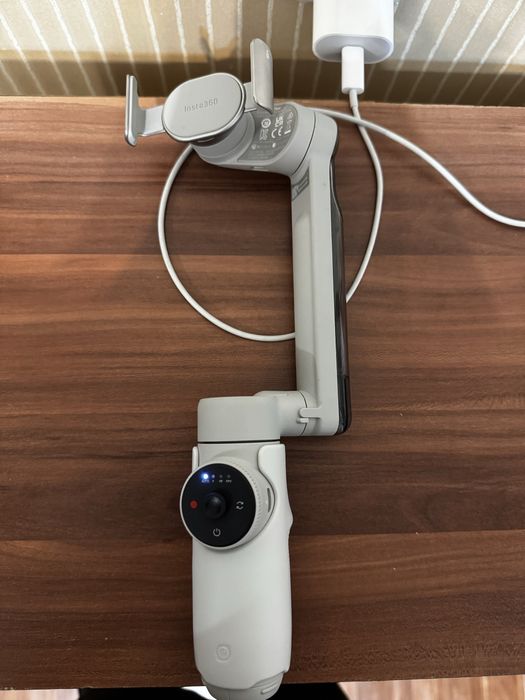 Стабилизатор Insta360 Flow