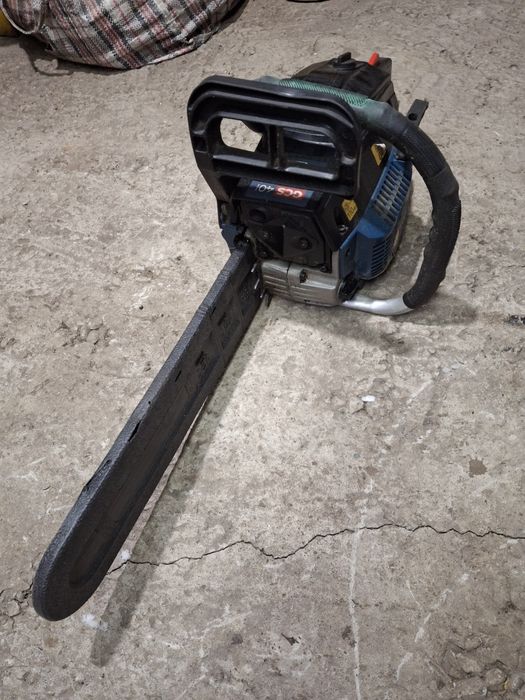 Продаю бензопилу