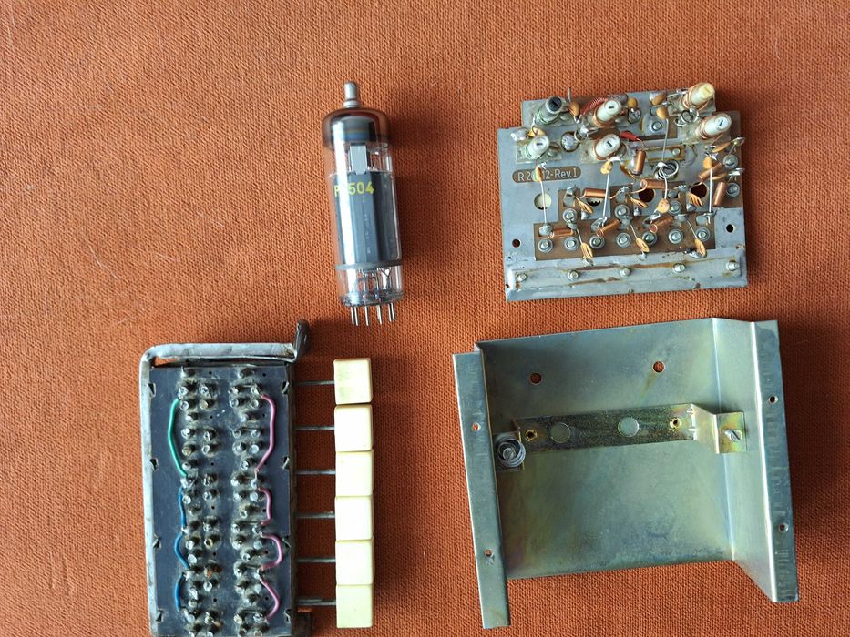 Componente radio pe lampi vechi