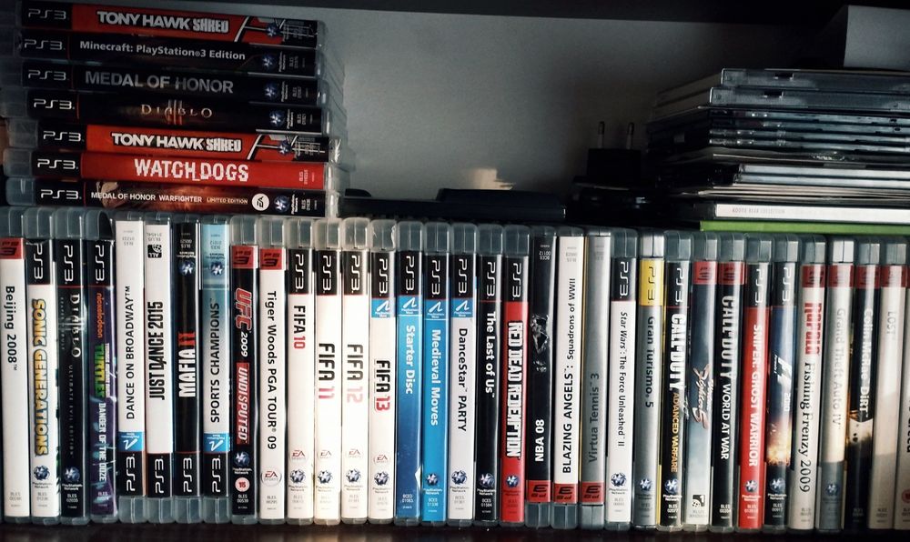 Consola PlayStation 3 + accesorii + 40 jocuri