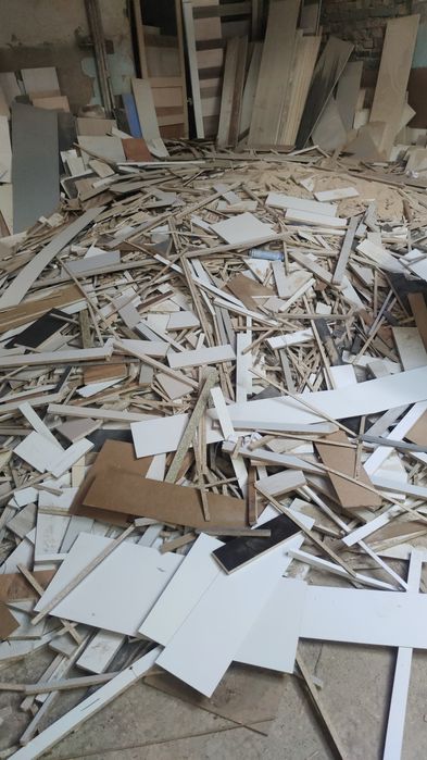 Отдам бесплатно  обрезь ЛДСП на дрова